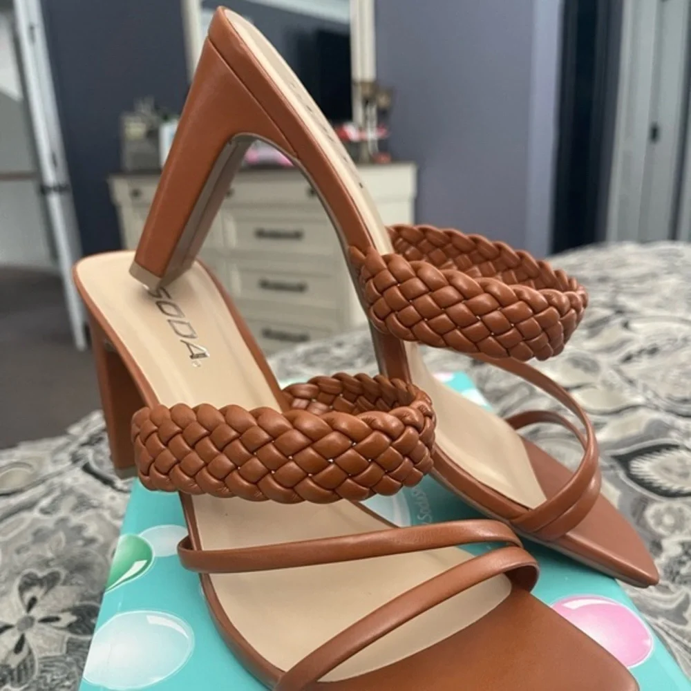 Soda Tan‎ Sandal Heels